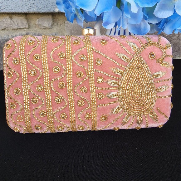 NWT Pink velvet clutch with gold zardozi, beads and sequins embroidery. - Picture 10 of 10